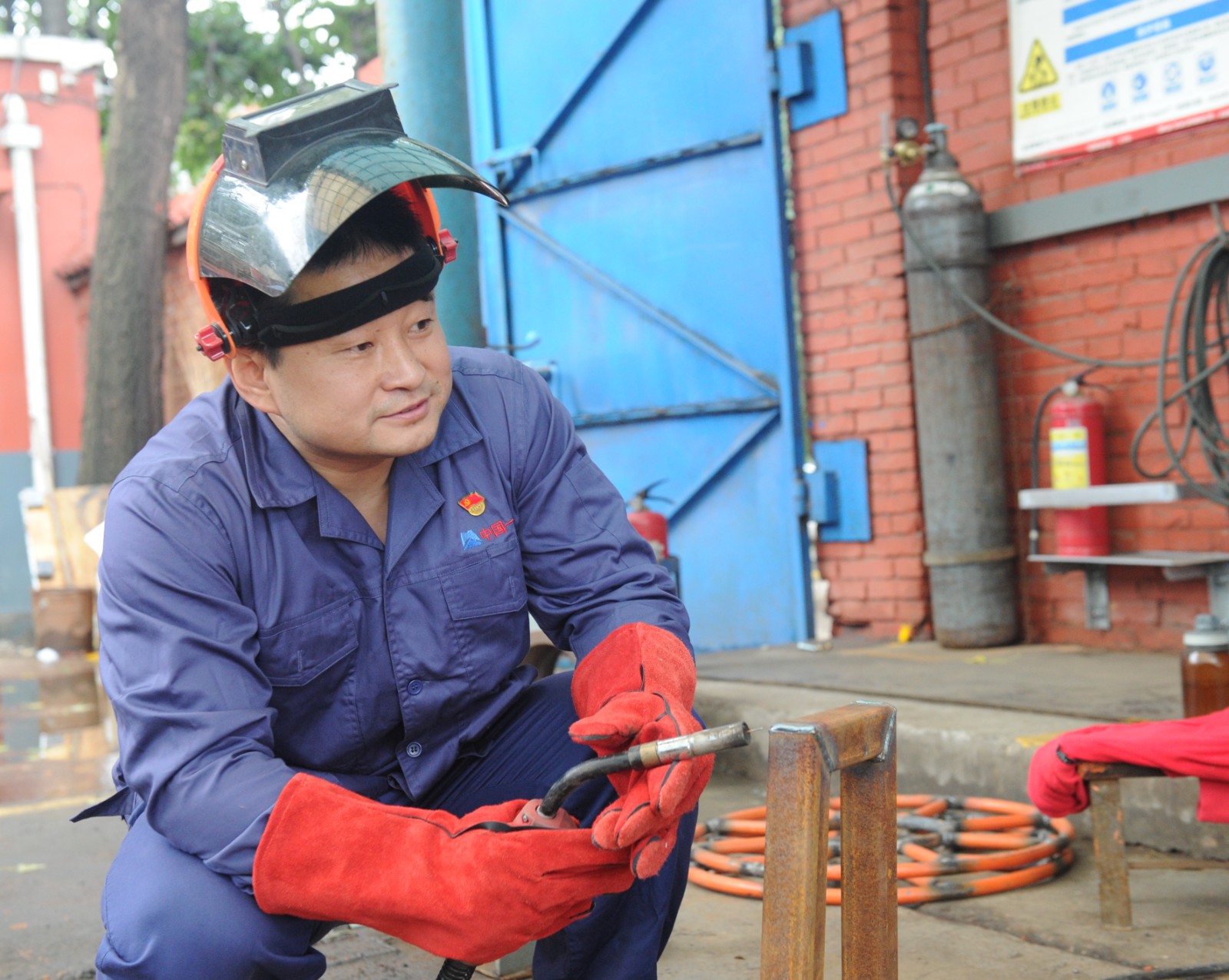 【中國夢·大國工匠篇】獲得國務(wù)院特殊津貼的焊工有多強(qiáng)？一起走進(jìn)中國一拖來看看