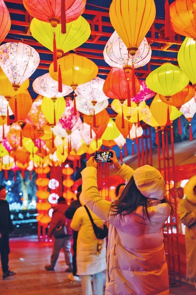 舞龍舞獅、猜燈謎、逛廟會(huì)……河南各地賞燈、趣玩合集來(lái)了 快收藏吧