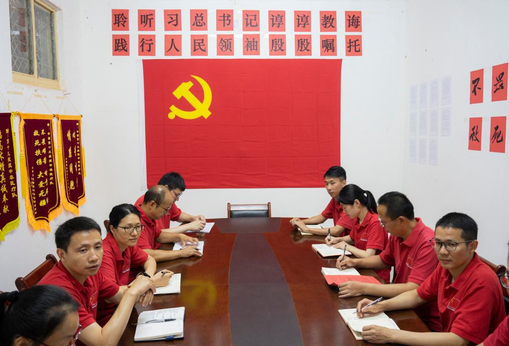 總書記的回信，激勵他們續(xù)寫大愛無疆的中國故事