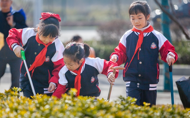 駐馬店實驗小學(xué)開展“三月雷鋒行 溫暖似春風(fēng)”學(xué)雷鋒系列志愿活動