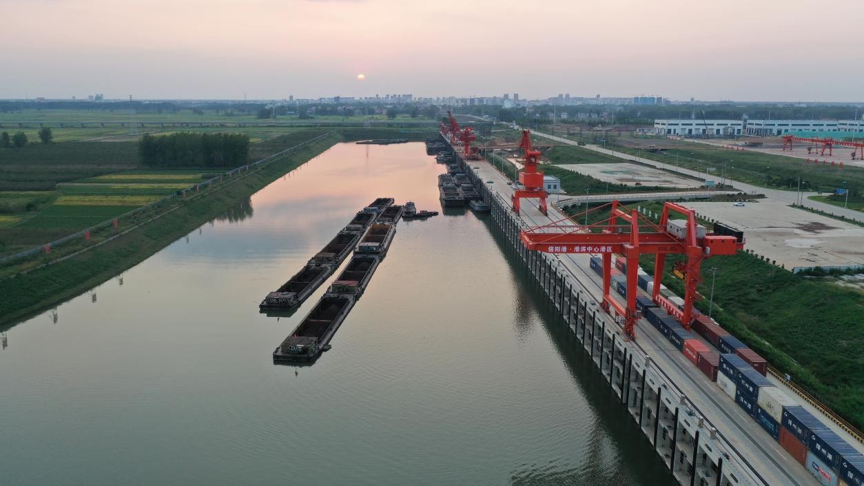 拼經(jīng)濟(jì)強(qiáng)信心丨河南信陽(yáng)：淮濱中心港構(gòu)建公、鐵、水多式聯(lián)運(yùn)新格局
