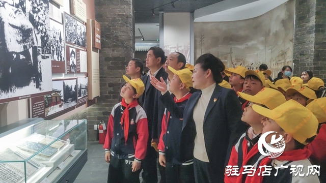 駐馬店實(shí)驗(yàn)小學(xué)開(kāi)展“緬懷革命先烈 傳承紅色基因”清明祭掃活動(dòng)