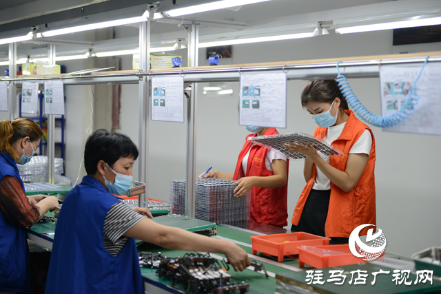 泌陽縣：筑巢引鳳帶火&ldquo;微工廠&rdquo;實(shí)現(xiàn)雙利雙收