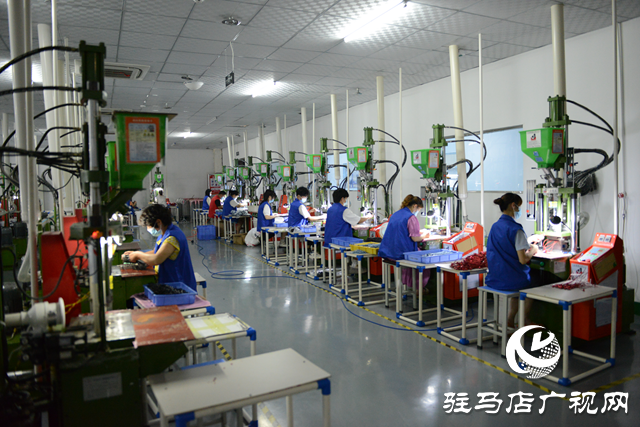 泌陽縣：筑巢引鳳帶火&ldquo;微工廠&rdquo;實(shí)現(xiàn)雙利雙收