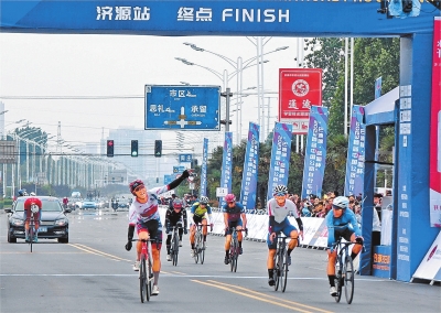 中國(guó)自行車職業(yè)聯(lián)賽濟(jì)源打響“第一槍”