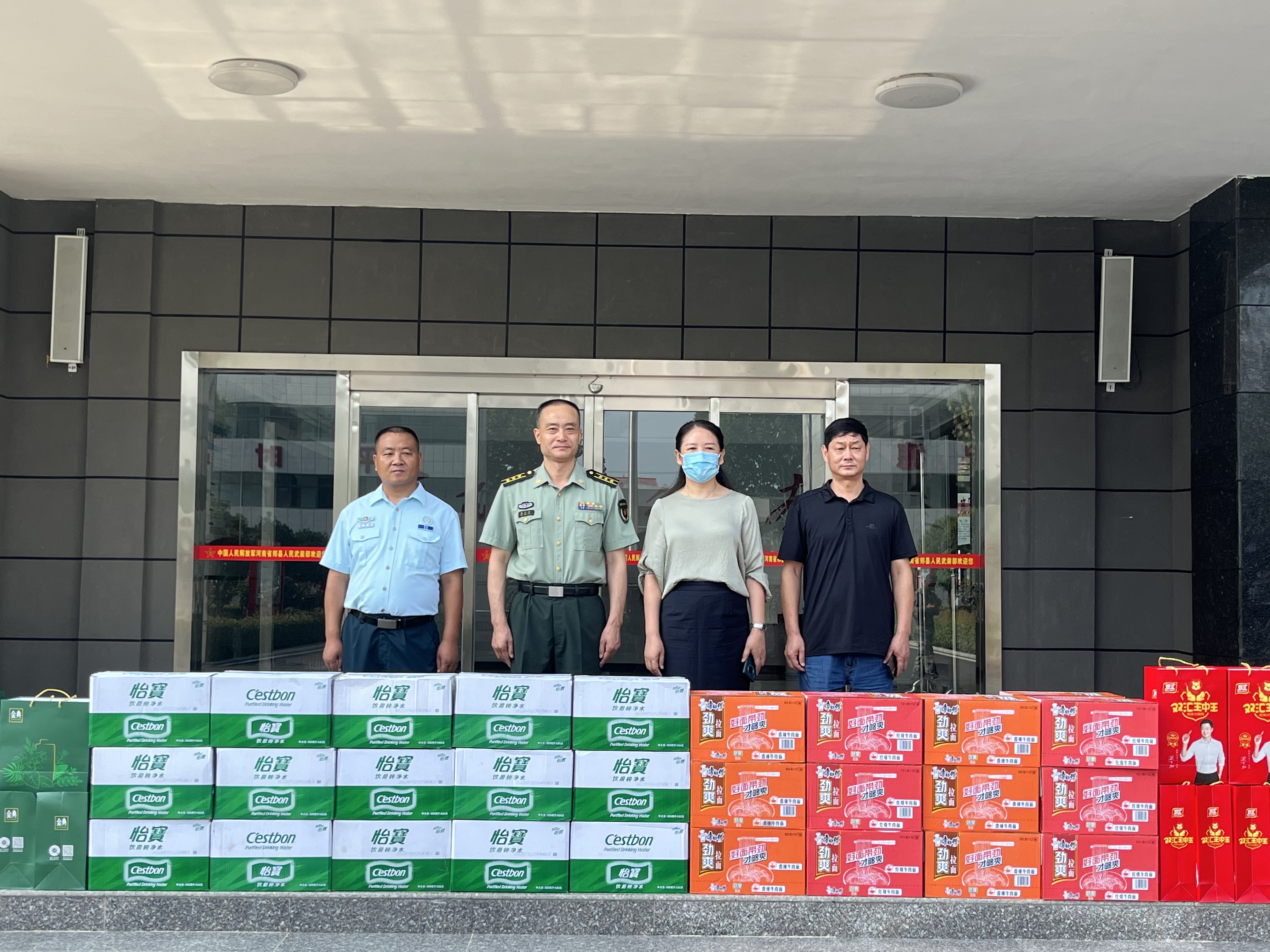 軍民魚(yú)水一家親！郟縣中醫(yī)院開(kāi)展“慶八一”擁軍慰問(wèn)