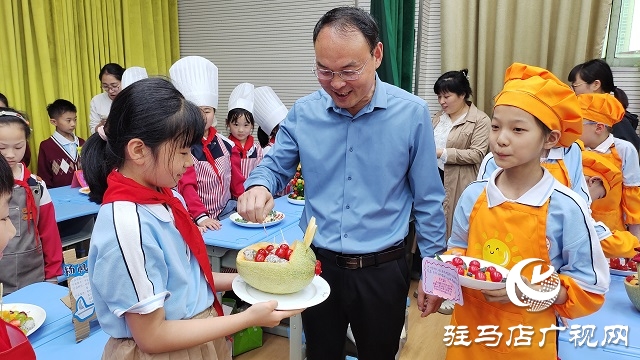 駐馬店實(shí)驗(yàn)小學(xué)：勞動(dòng)書寫精彩 奮斗展示自我