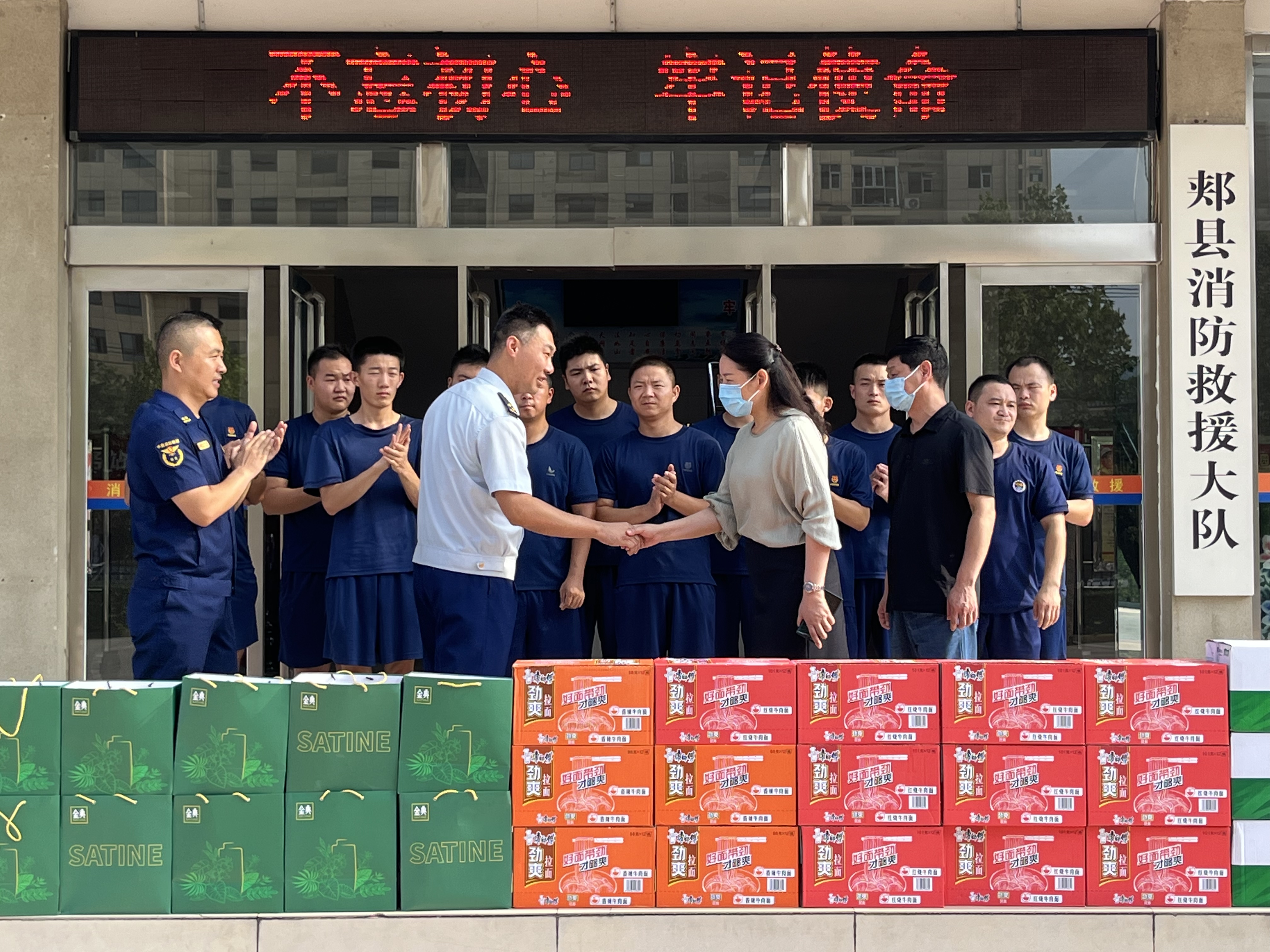 軍民魚(yú)水一家親！郟縣中醫(yī)院開(kāi)展“慶八一”擁軍慰問(wèn)