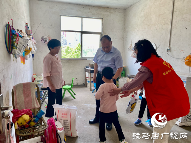 駐馬店市政協(xié)黨組成員張銀良走訪慰問(wèn)困難殘疾兒童