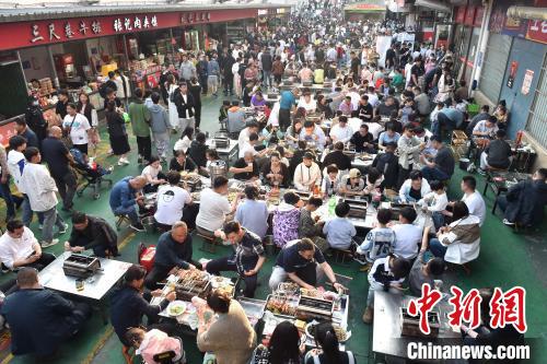 淄博燒烤“問道”柳州螺螄粉，中國網(wǎng)紅城市探索“常紅”之道