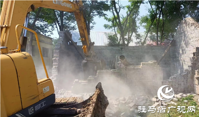 泌陽縣郭集鎮(zhèn)：整治殘?jiān)珨啾?，全面提升人居環(huán)境