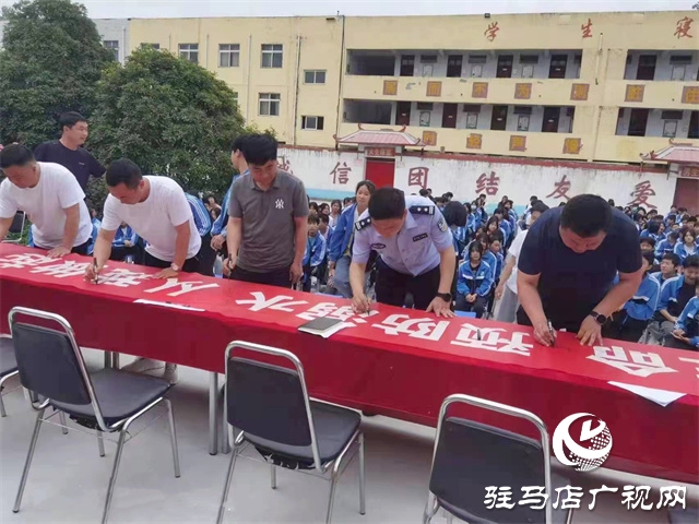 平輿縣:法治報(bào)告進(jìn)校園 保駕護(hù)航助成長(zhǎng)