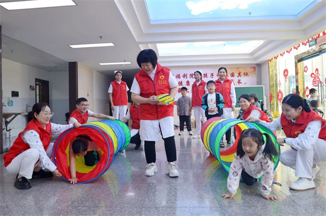 快樂六一 健康&ldquo;童&rdquo;行&mdash;&mdash;白衣天使走進(jìn)兒童福利院送溫暖