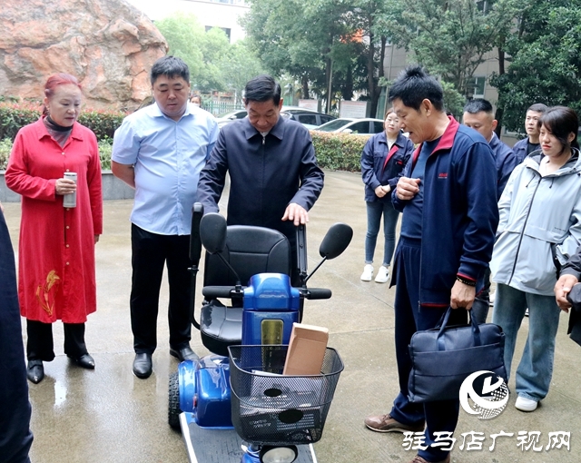 駐馬店經(jīng)濟(jì)開(kāi)發(fā)區(qū)慈善總會(huì)向市老干部活動(dòng)中心捐贈(zèng)價(jià)值10萬(wàn)元輔具