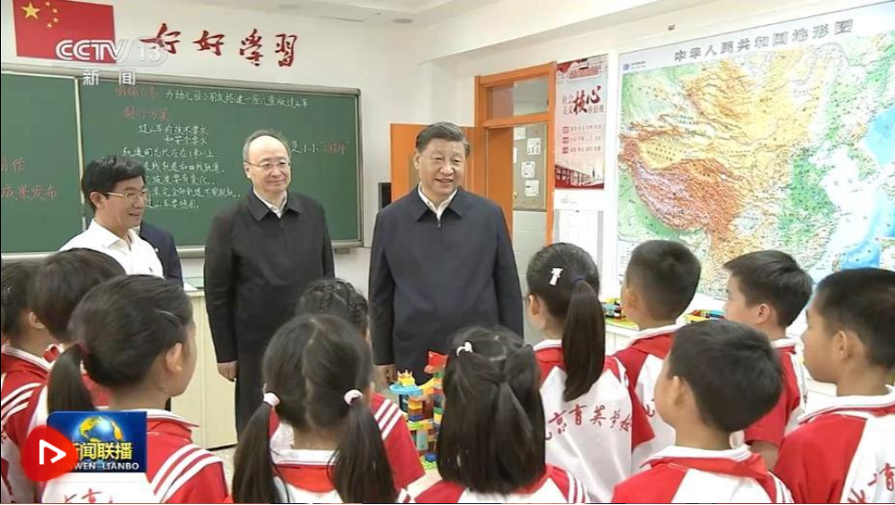 習近平在北京育英學?？疾鞎r強調(diào) 爭當?shù)轮求w美勞全面發(fā)展的新時代好兒童 向全國廣大少年兒童祝賀&ldquo;六一&rdquo;國際兒童節(jié)快樂