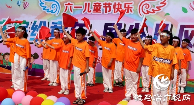 泌陽縣花園實驗小學幼兒園舉行慶“六一”兒童節(jié)文藝匯演活動