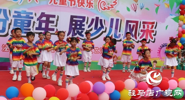 泌陽縣花園實驗小學幼兒園舉行慶“六一”兒童節(jié)文藝匯演活動