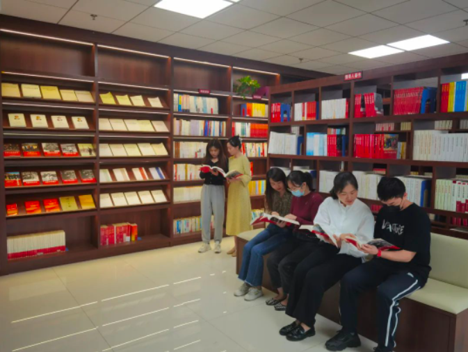 追隨總書(shū)記足跡 書(shū)寫(xiě)青春華章——駐馬店市紀(jì)委監(jiān)委機(jī)關(guān)五月開(kāi)展“每月一主題”讀書(shū)分享活動(dòng)