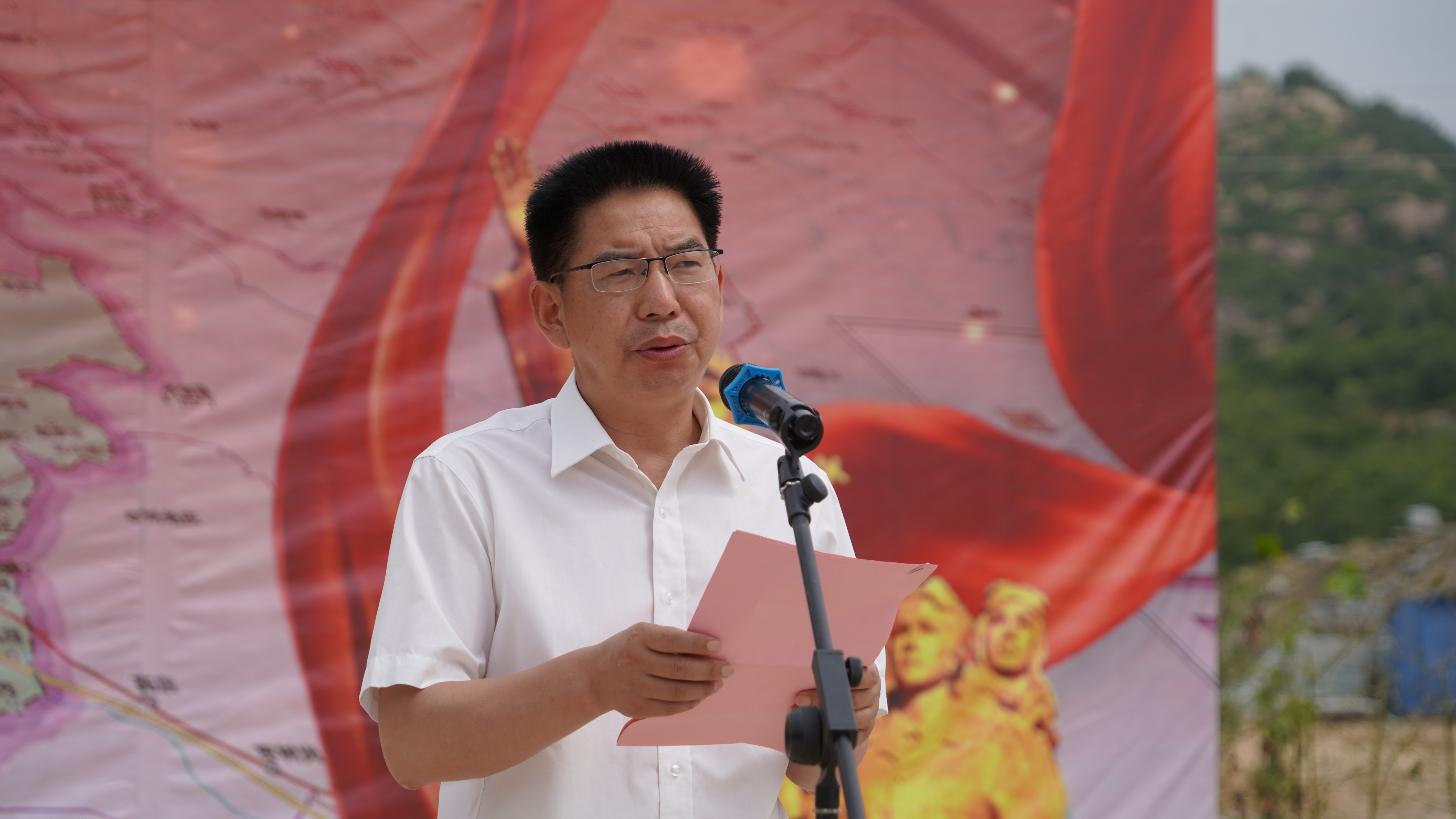 紅色題材紀(jì)錄片《紅軍來過俺家鄉(xiāng)》開機(jī)儀式在駐馬店市泌陽(yáng)縣象河鄉(xiāng)宋田村舉行