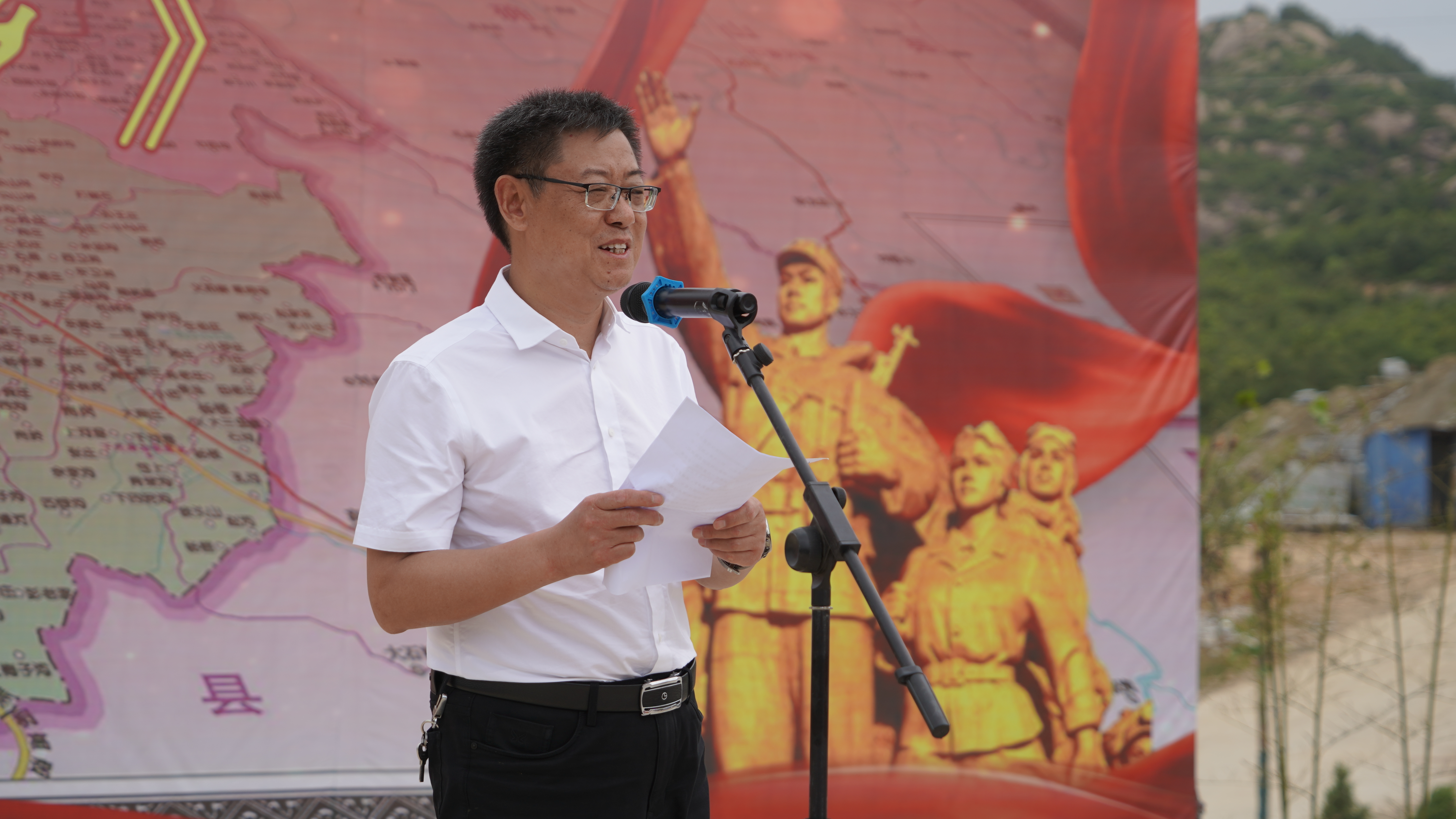 紅色題材紀(jì)錄片《紅軍來過俺家鄉(xiāng)》開機(jī)儀式在駐馬店市泌陽(yáng)縣象河鄉(xiāng)宋田村舉行