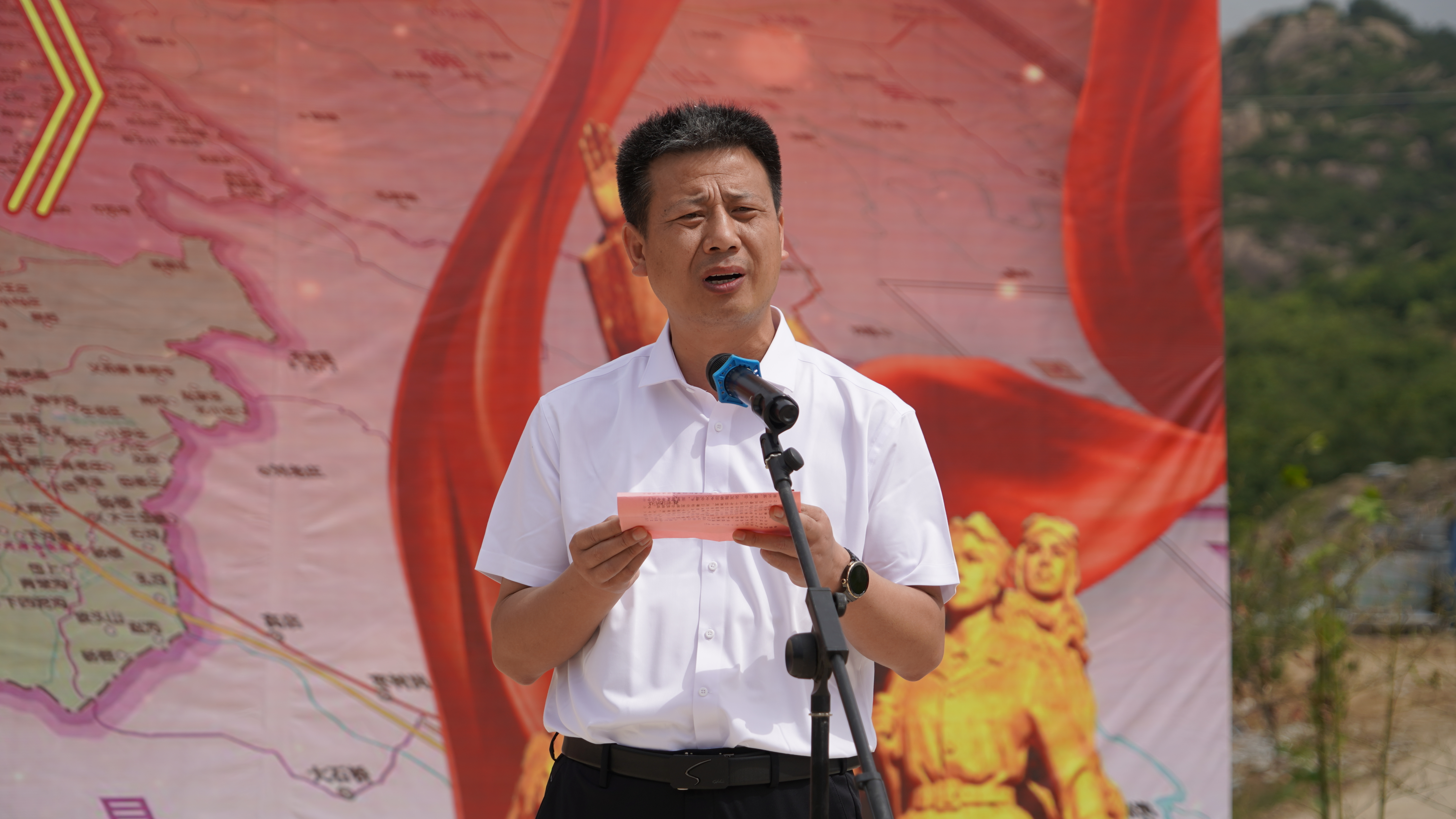 紅色題材紀(jì)錄片《紅軍來過俺家鄉(xiāng)》開機(jī)儀式在駐馬店市泌陽(yáng)縣象河鄉(xiāng)宋田村舉行