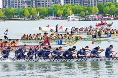 河南省第十一屆中華軒轅龍舟大賽暨“國印杯”中原農(nóng)谷·鳳湖龍舟公開賽在新鄉(xiāng)舉行