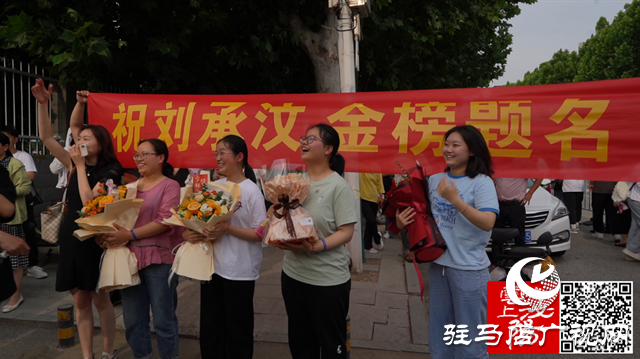 高考結(jié)束了！看泌陽考點這些溫暖瞬間