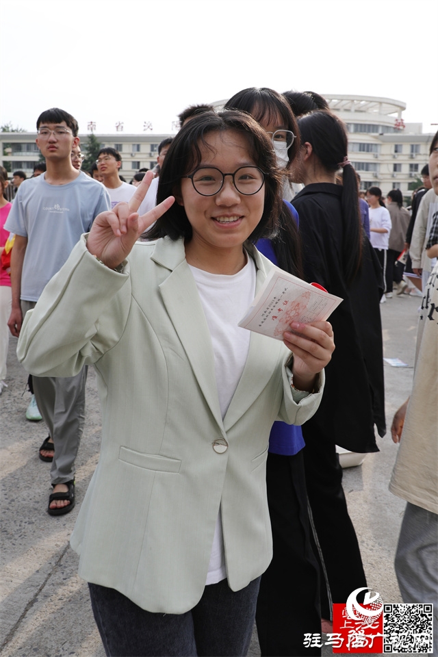高考結(jié)束了！看泌陽考點這些溫暖瞬間