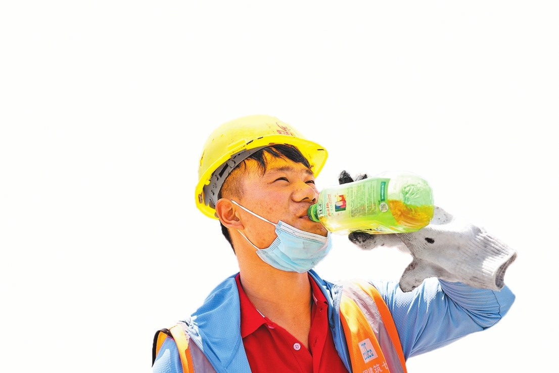 致敬高溫下的勞動(dòng)者