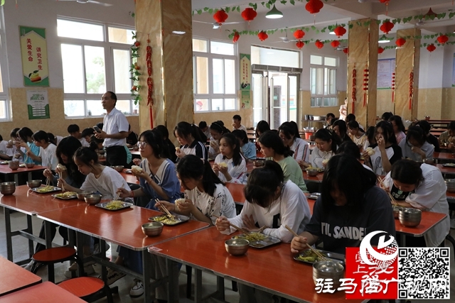 泌陽花園小學：愛心送餐助中考 學子暖胃又暖心