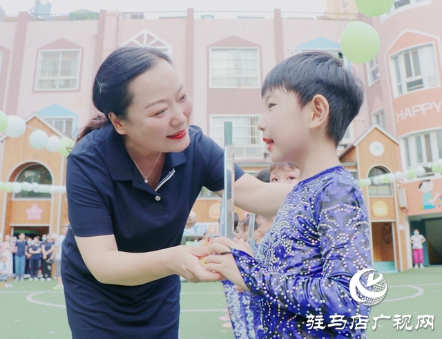 駐馬店市實驗幼兒園舉行2023屆大班畢業(yè)典禮