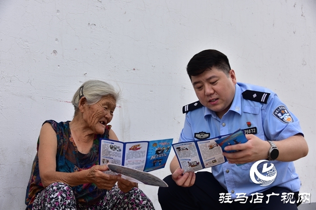 平輿縣公安局開展&ldquo;打擊網(wǎng)絡(luò)謠言&rdquo;宣傳周活動