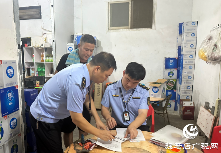 泌陽(yáng)縣郭集鎮(zhèn)市場(chǎng)監(jiān)管所開(kāi)展夜市檢查，守護(hù)人間“煙火氣”