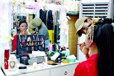 央媒觀豫丨古都夜未央 洛陽正青春——探訪一種傳統(tǒng)服飾給一座城市帶來的顯著變化