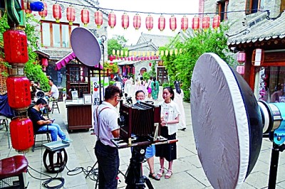 央媒觀豫丨古都夜未央 洛陽正青春——探訪一種傳統(tǒng)服飾給一座城市帶來的顯著變化