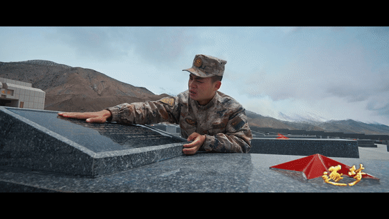 逐夢｜淚目！他穿著軍裝和烈士哥哥“同框”……