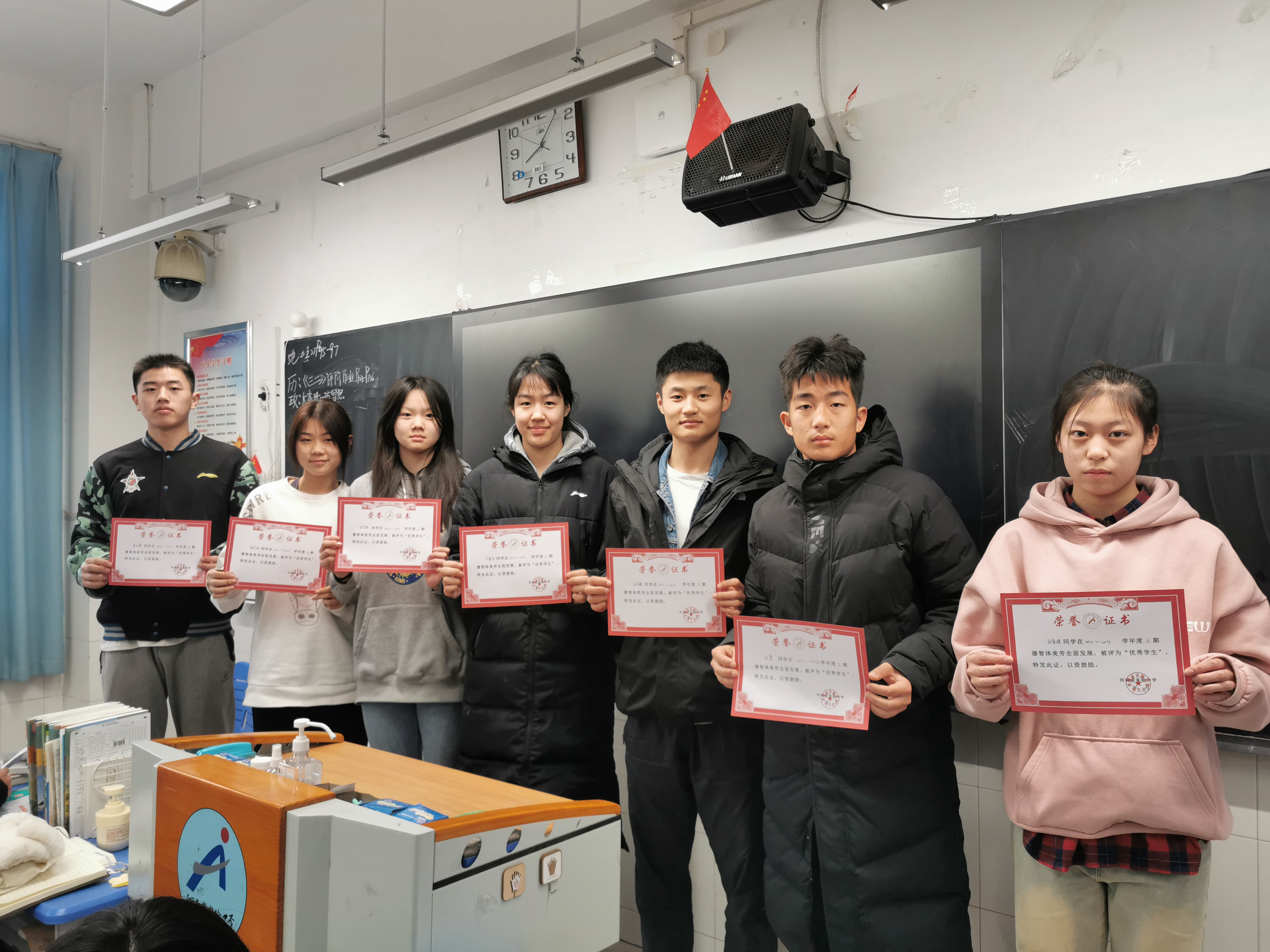 河南高中生跳高比賽打破國內塵封11年紀錄 網友：自古英雄出少年