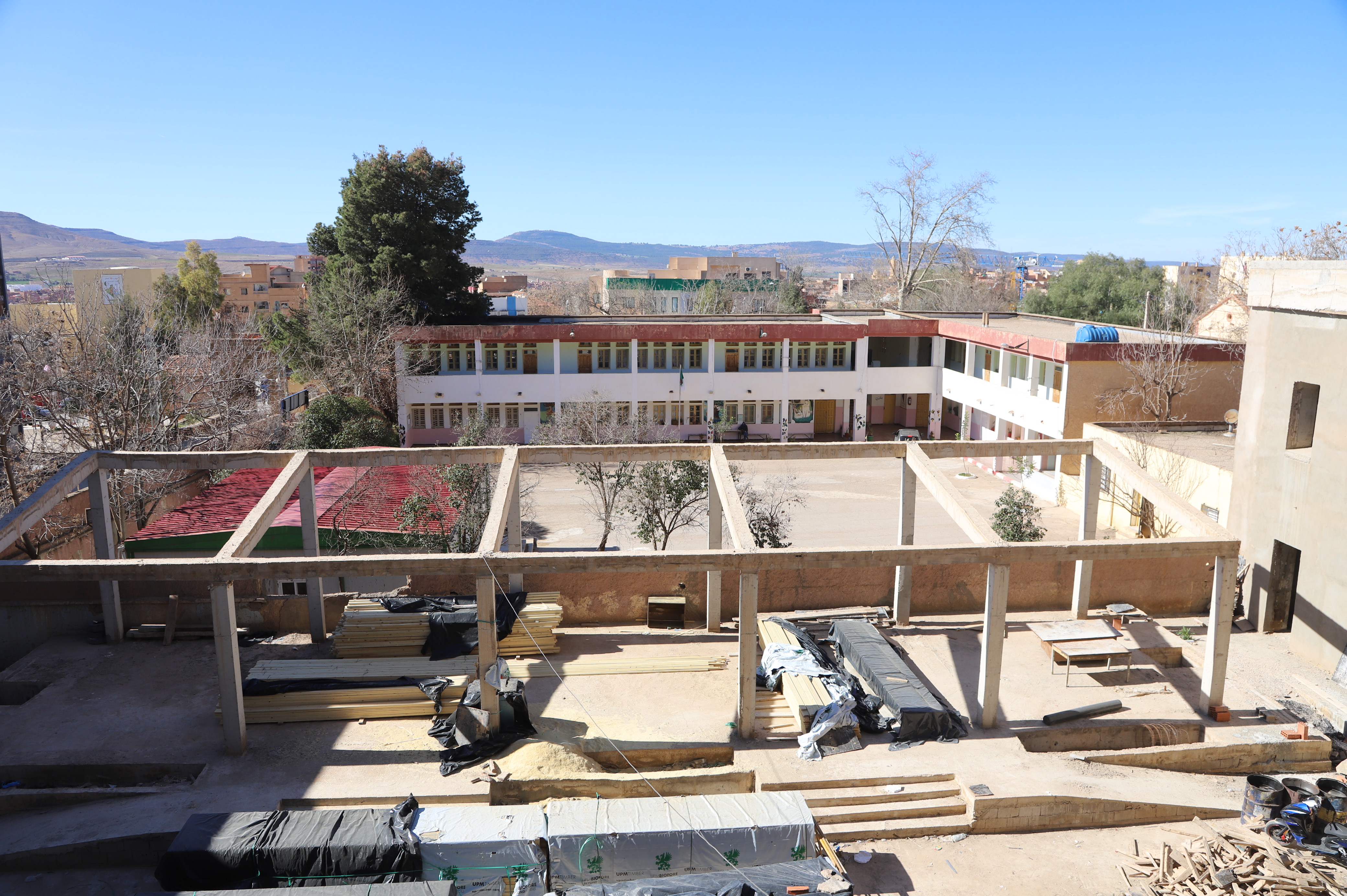 新華全媒+|勇?lián)】凳姑?，鑄就時(shí)代新功——寫在第六個(gè)中國醫(yī)師節(jié)到來之際