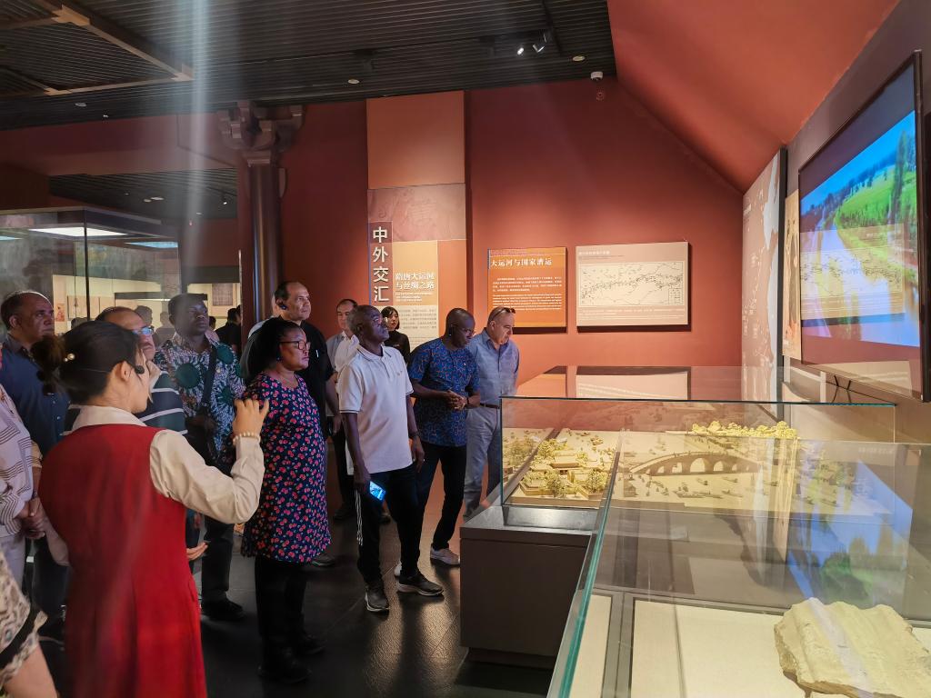 駐華使節(jié)走進(jìn)河南:在歷史與現(xiàn)代的輝映中感知魅力中國(guó)