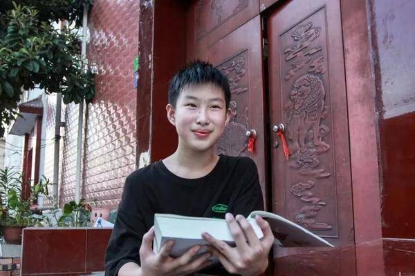 “新時(shí)代好少年”賀祉皓：同學(xué)有難就幫一把、扶一把 把愛心傳遞下去