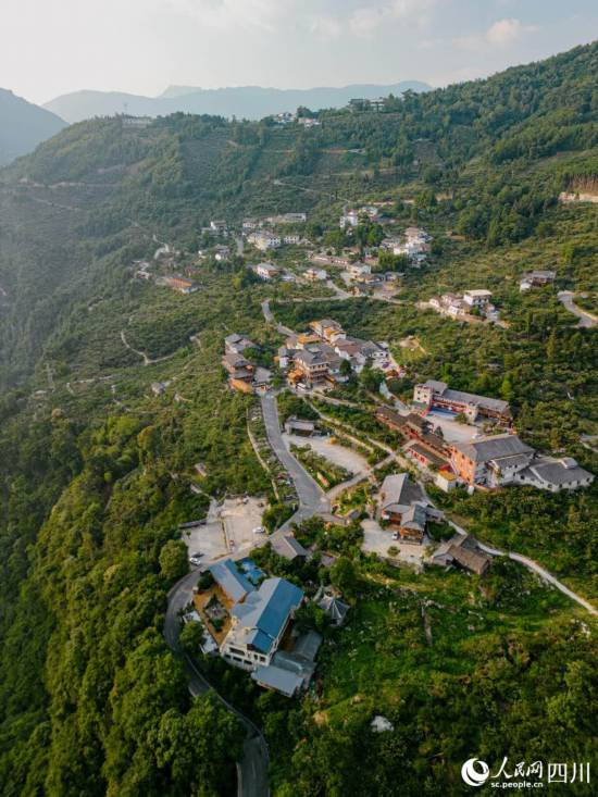 跟著總書記看中國|石椅村鄉(xiāng)村振興的樣子更美了