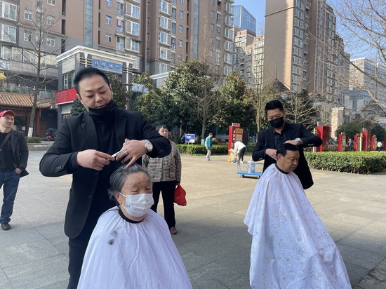 跟著總書記看中國｜讓社區(qū)成為居民最放心、最安心的港灣