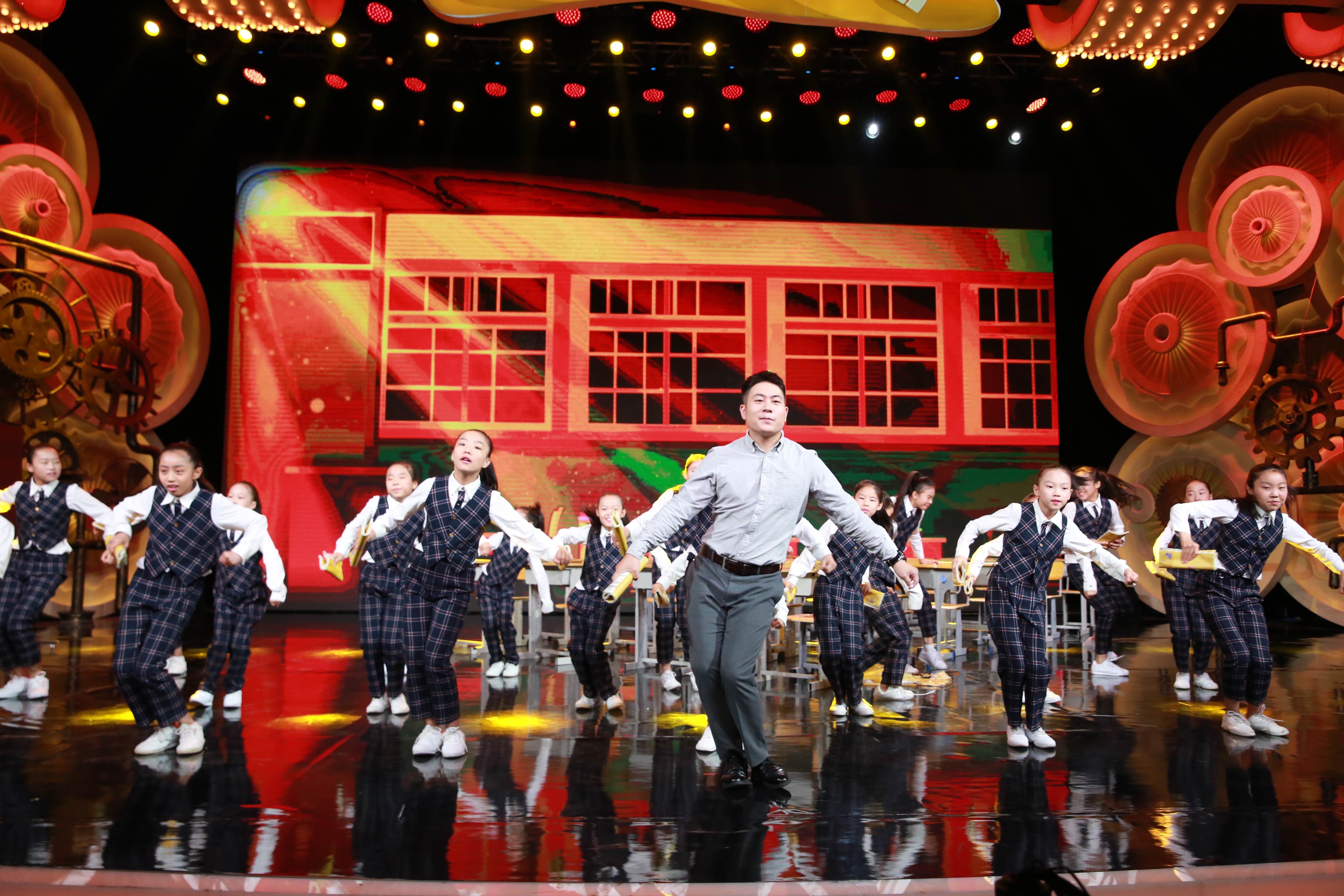 我的老師有“絕活”③|馬超群:化身微電影導(dǎo)演 讓咱鄭州“寶藏小學(xué)生”火出圈