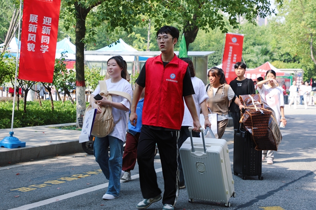 駐馬店職業(yè)技術(shù)學院：做足“功課”迎開學