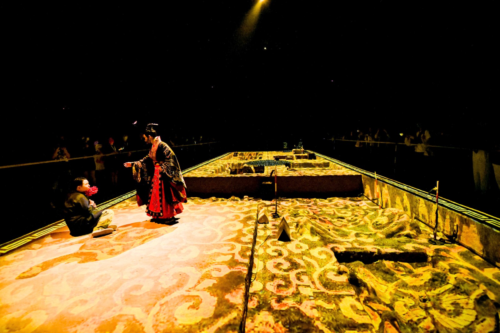 從“河”而來丨探尋“我們是誰？”中外媒體走進“只有河南·戲劇幻城”