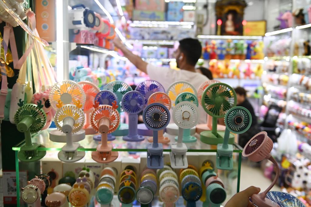 新聞多一點丨走進義烏國際商貿城