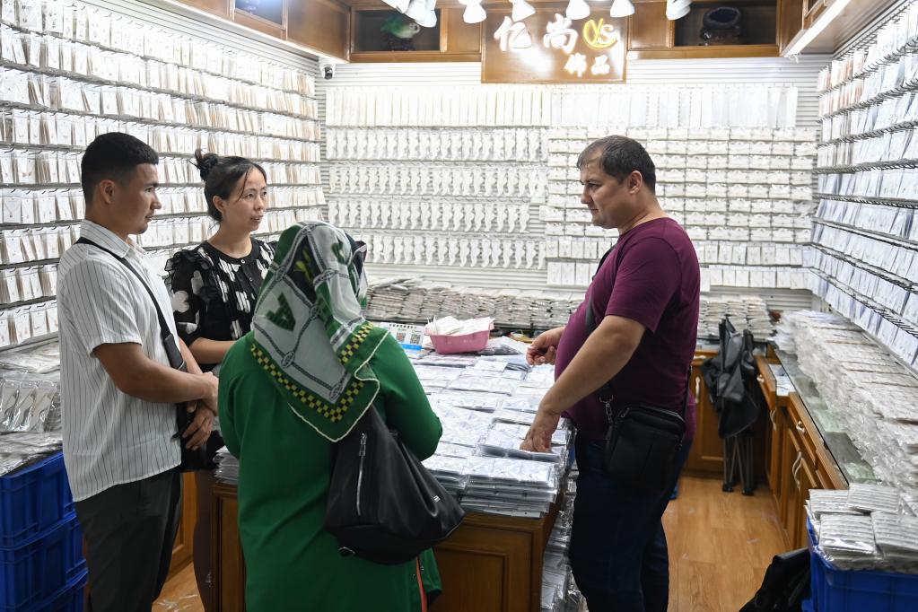 新聞多一點丨走進義烏國際商貿城