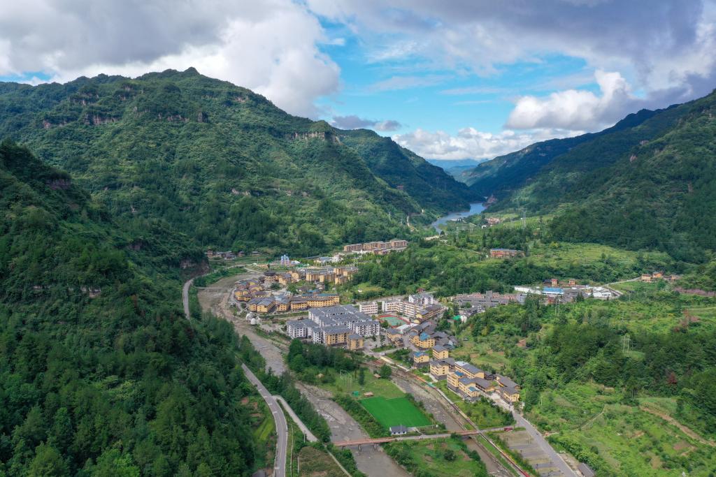 新時代新征程新偉業(yè)·習(xí)近平總書記關(guān)切事丨奔跑吧，我的村寨——重慶華溪村蹲點調(diào)研筆記