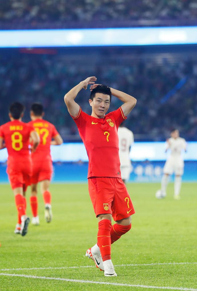 中國男足亞運隊力克卡塔爾隊挺進八強