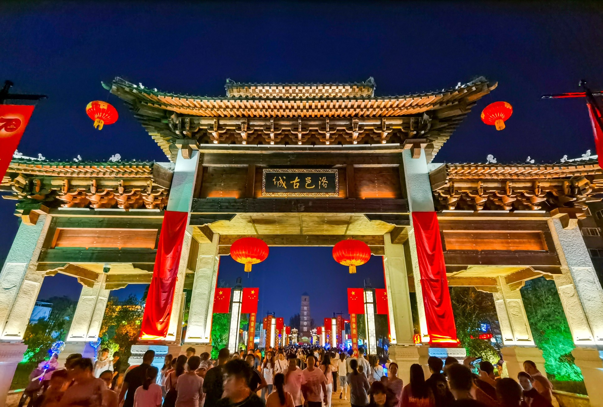 入戲洛陽(yáng)城，來(lái)一場(chǎng)穿越主題的城市漫步 | 國(guó)慶漫游Citywalk